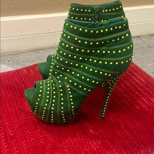 MASCOTTE Women’s Emerald Green Yellow Studded Open Toe Pumps